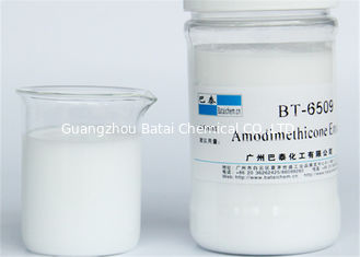 De melkachtige Witte Aminosiliconeolie/de Aminosiliconeemulsie brengt gladmaken Aanraking